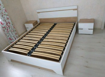 Спальня Анталия (кровать без ортопед-основания, тумбы, Дуб сонома, Белый Софт, горизонт) в Рубцовске - rubcovsk.mebel54.com | фото